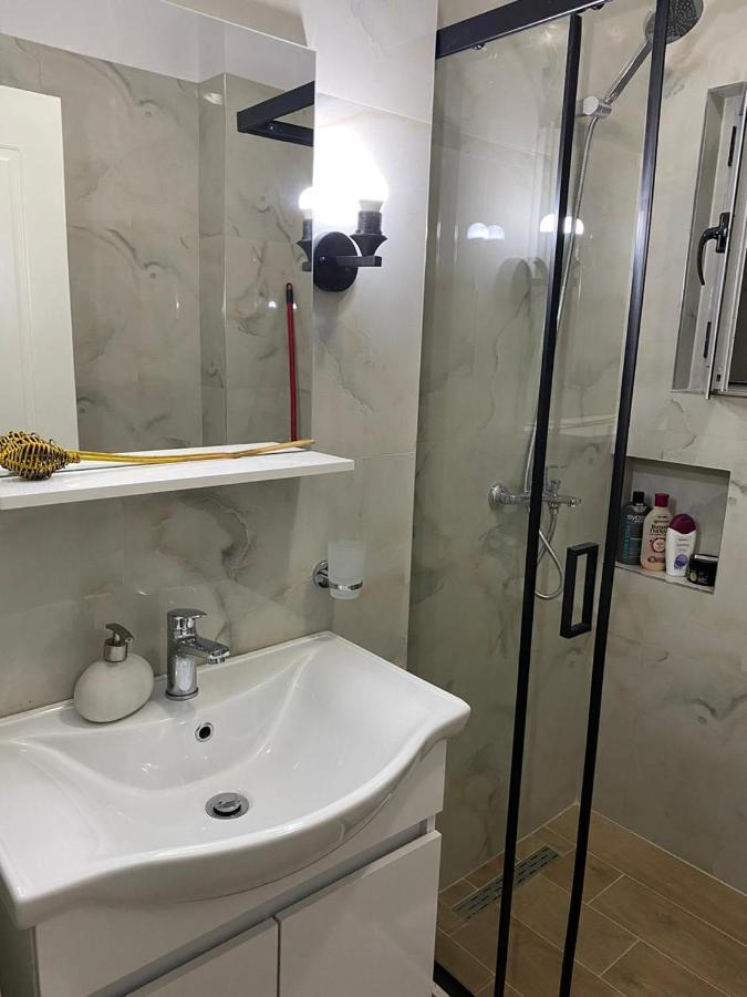 Ultra Apartments 'New Baazar' Тирана Екстер'єр фото