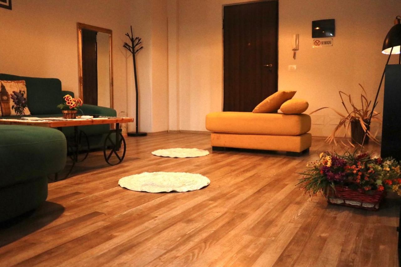 Ultra Apartments 'New Baazar' Тирана Екстер'єр фото